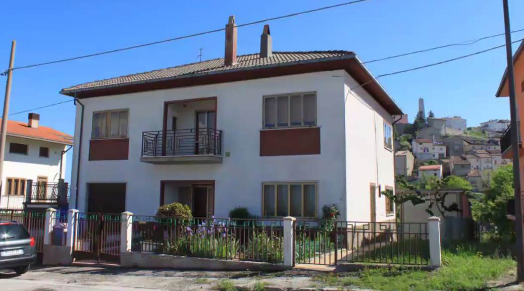 House in Torricella Peligna - view 1