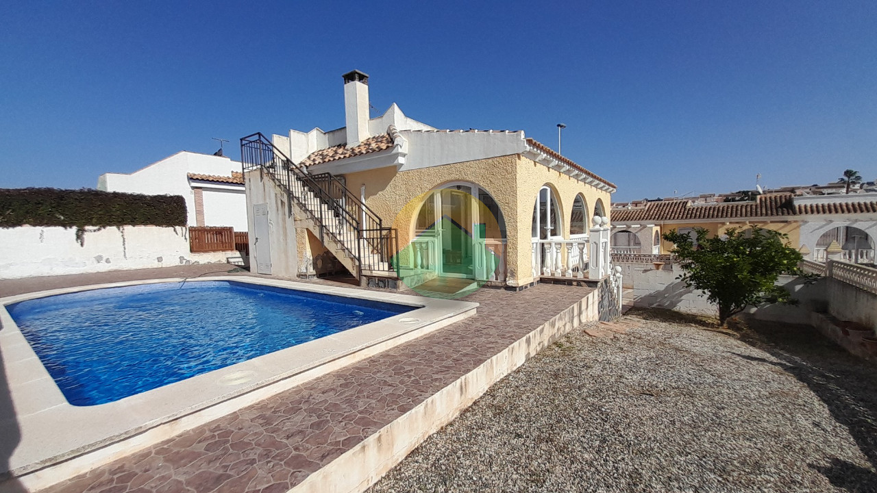 House in Vina de Raja - view 1
