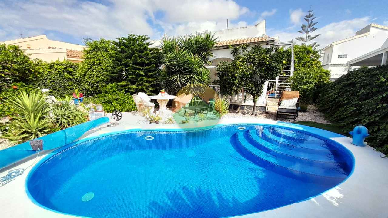 House in Vina de Raja - view 1