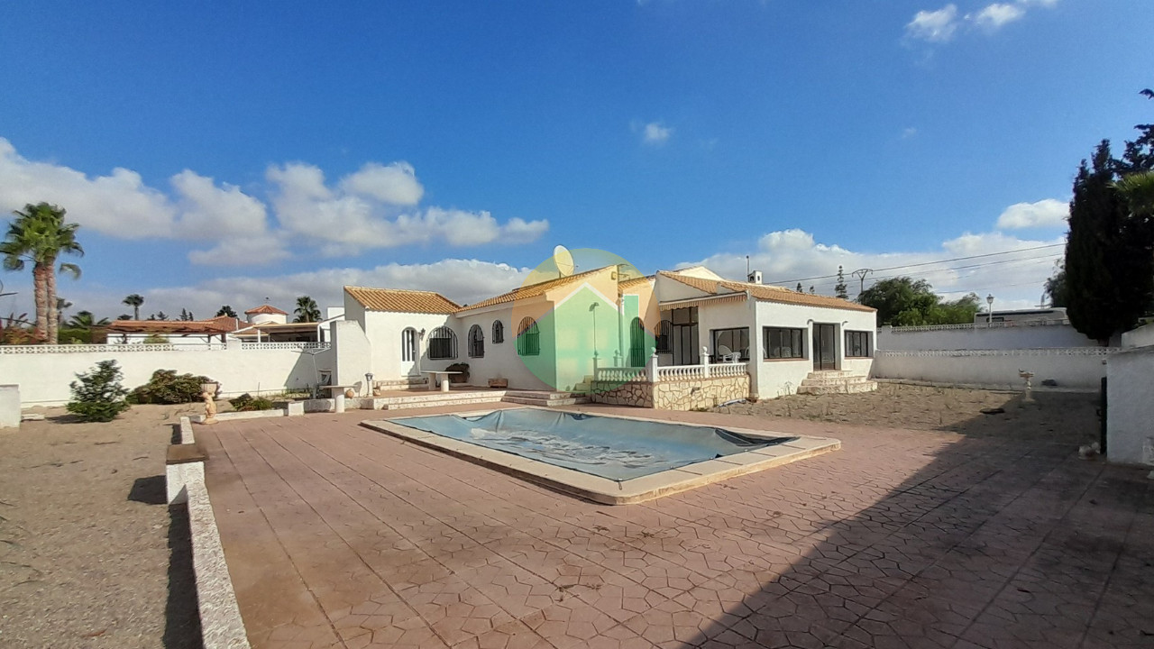 House in Vina de Raja - view 1