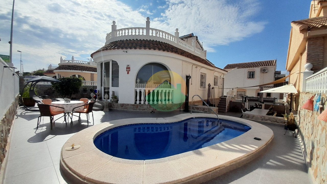 House in Pareton - view 1