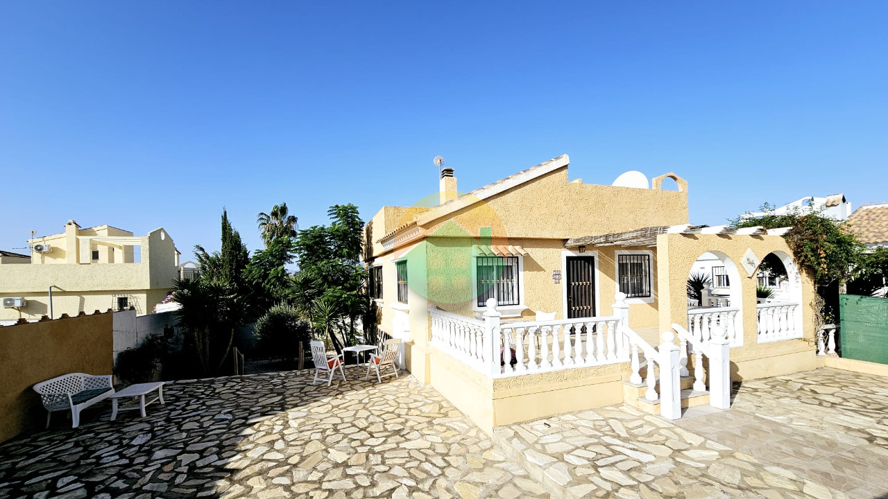 House in Vina de Raja - view 1