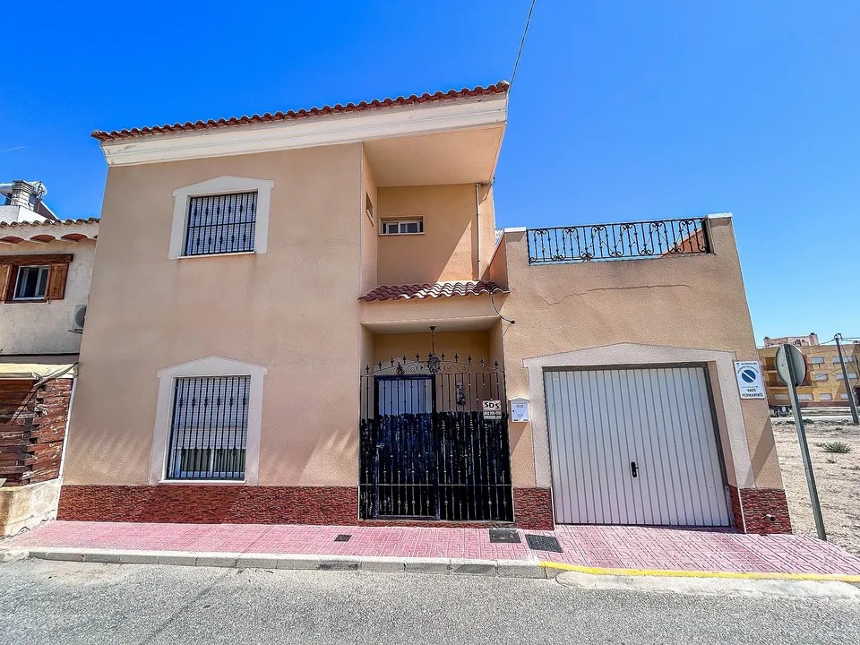 House in Hondon de los Frailes - view 1