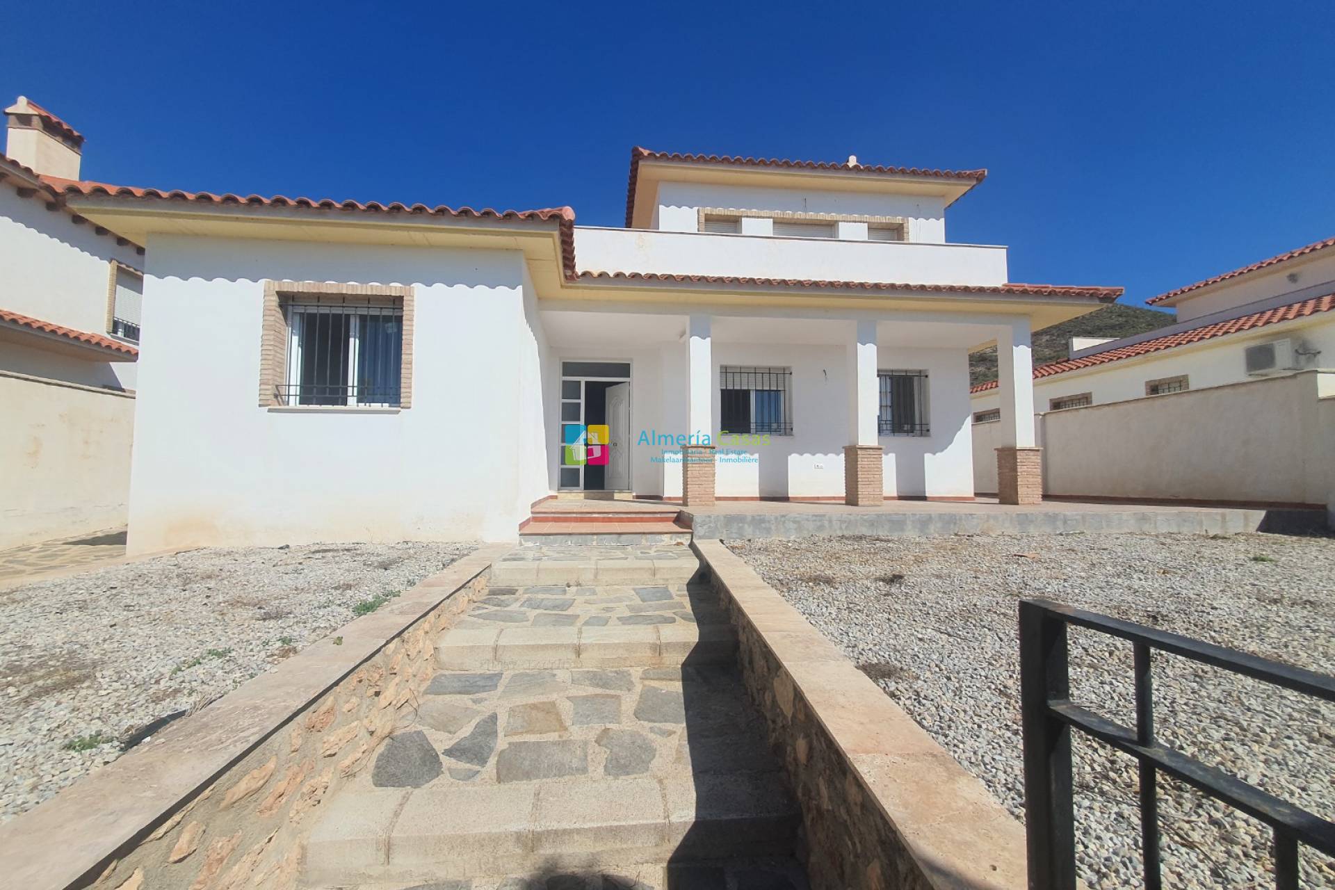 Villa in El Soriano - view 1