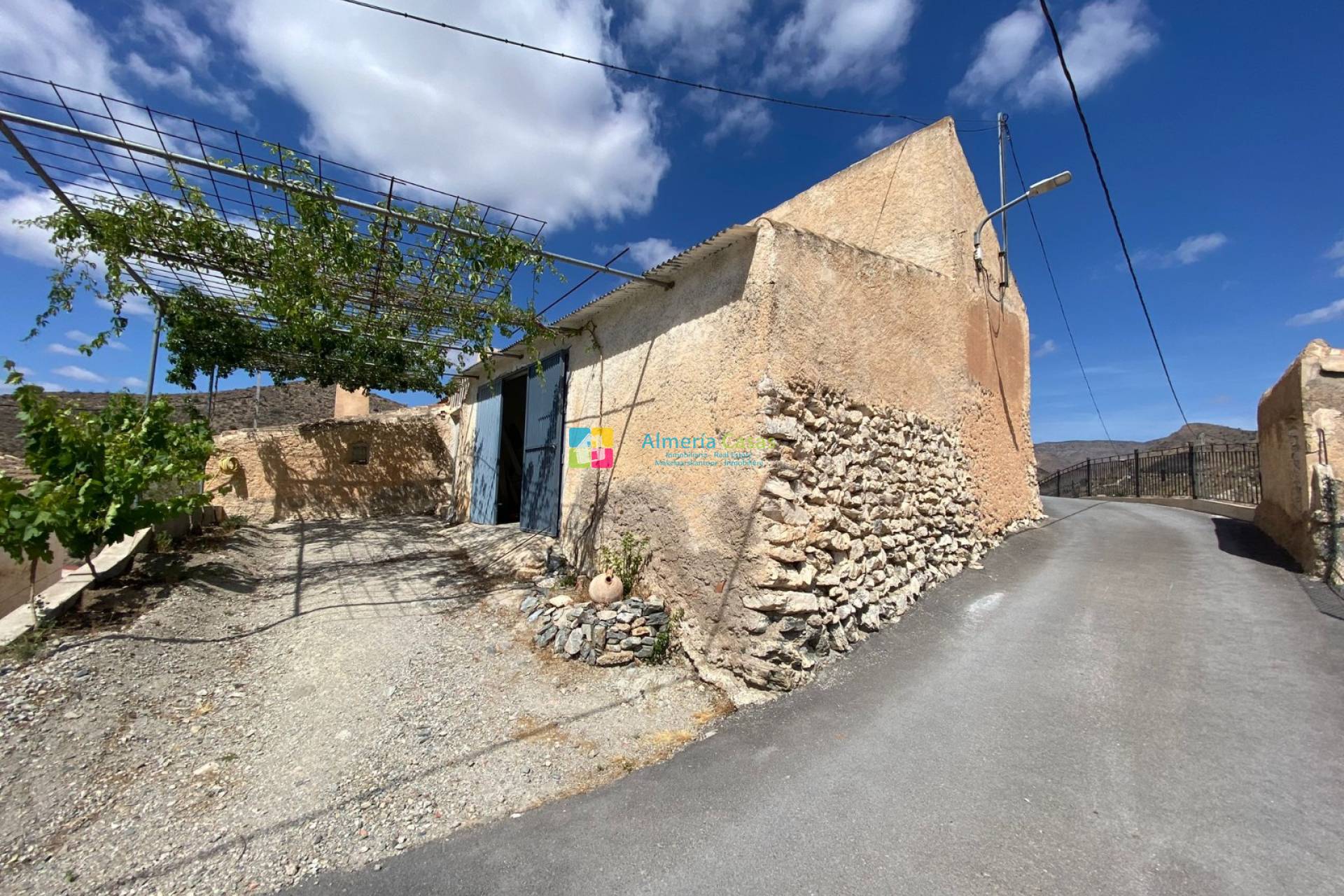 House in El Soriano - view 1