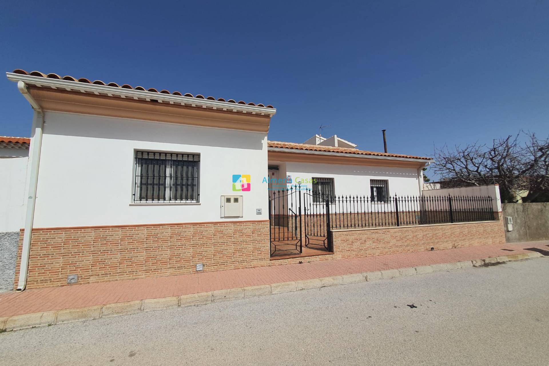 House in Chirivel - view 1