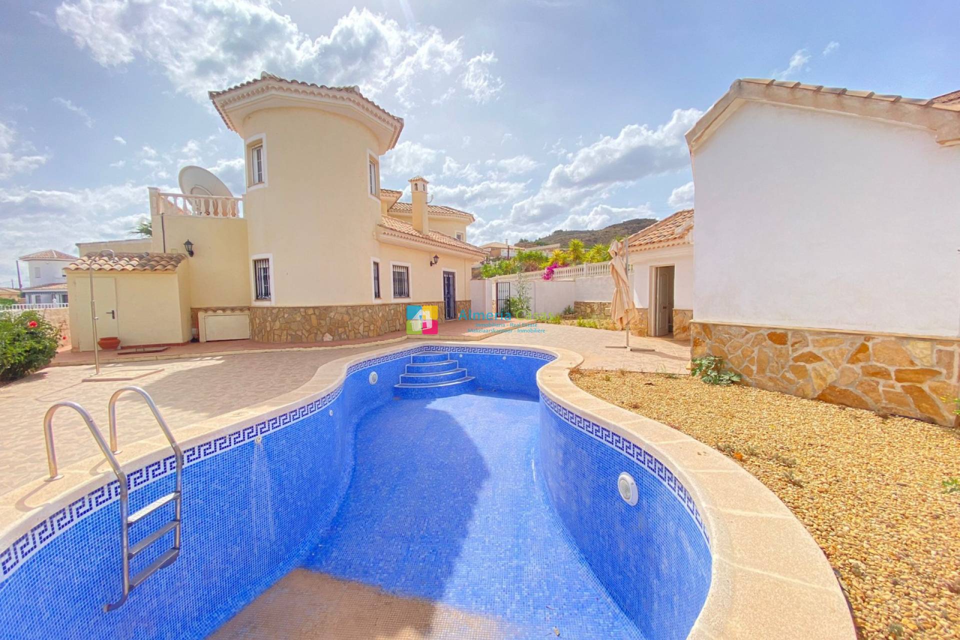 Villa in Almeria - view 1