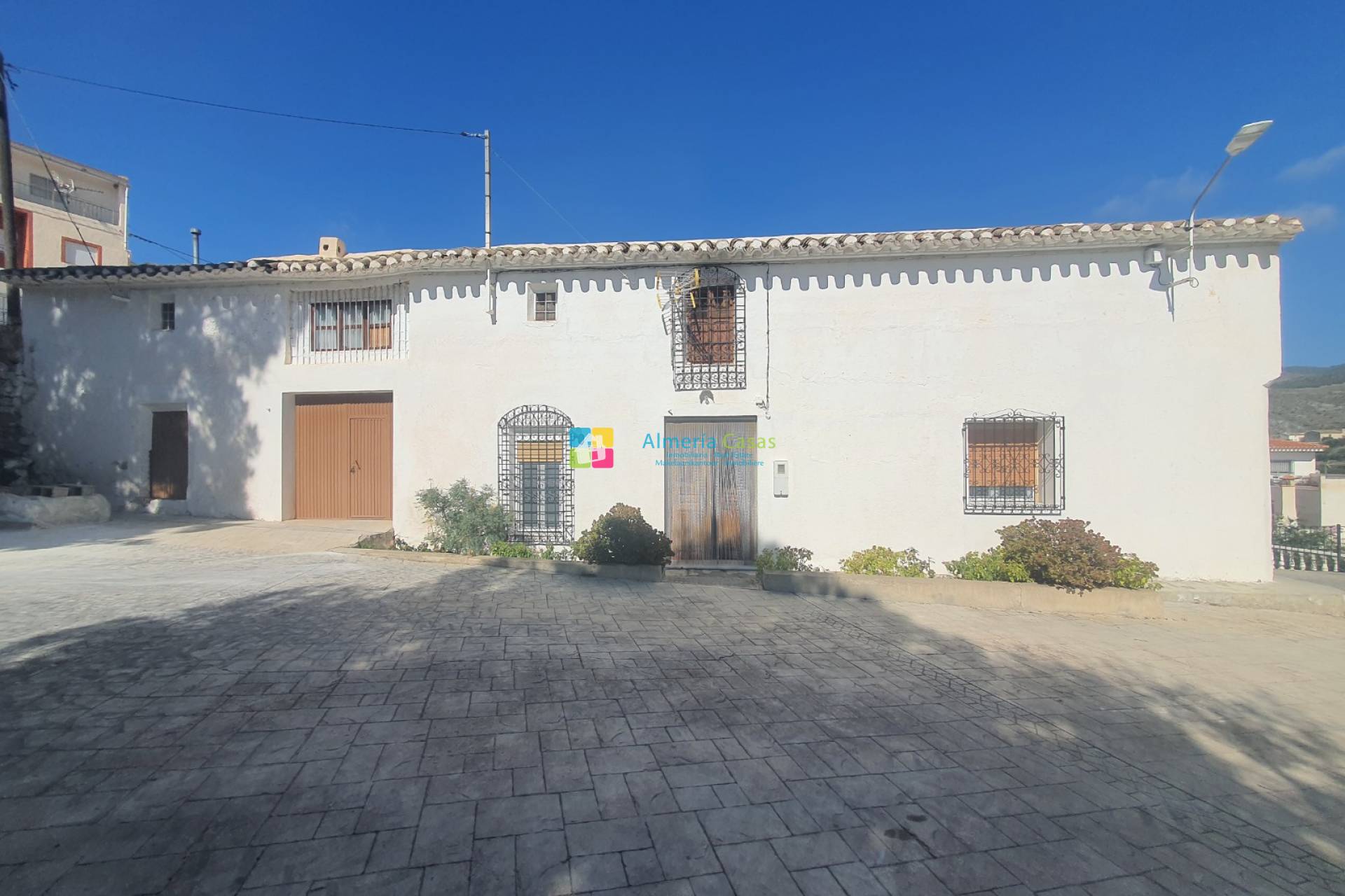House in El Soriano - view 1