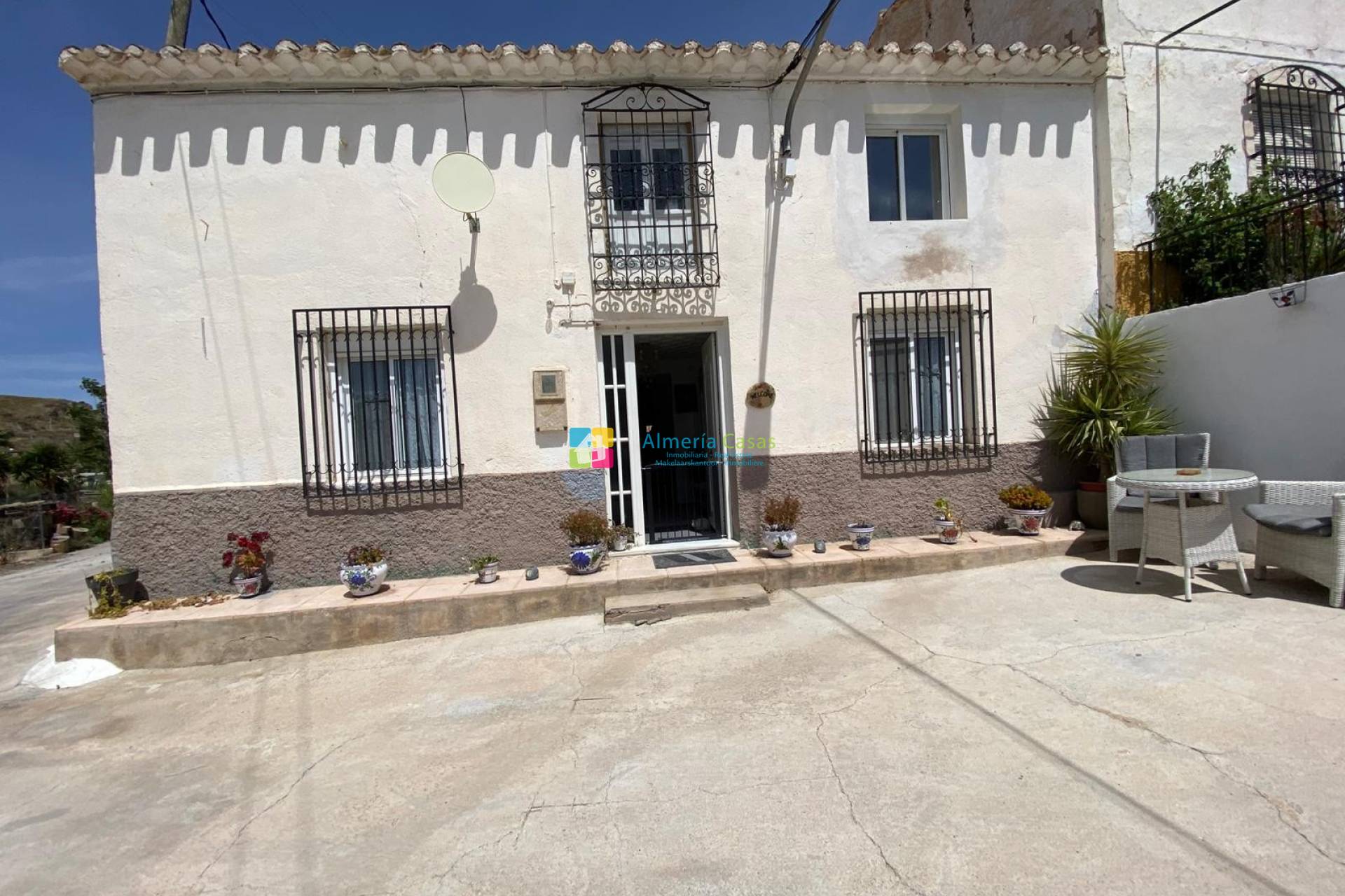 House in El Soriano - view 1