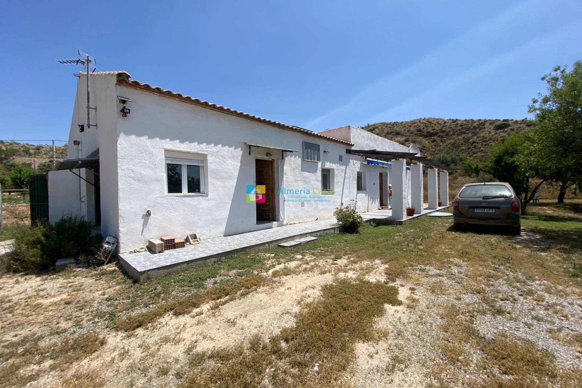House in El Soriano - view 1