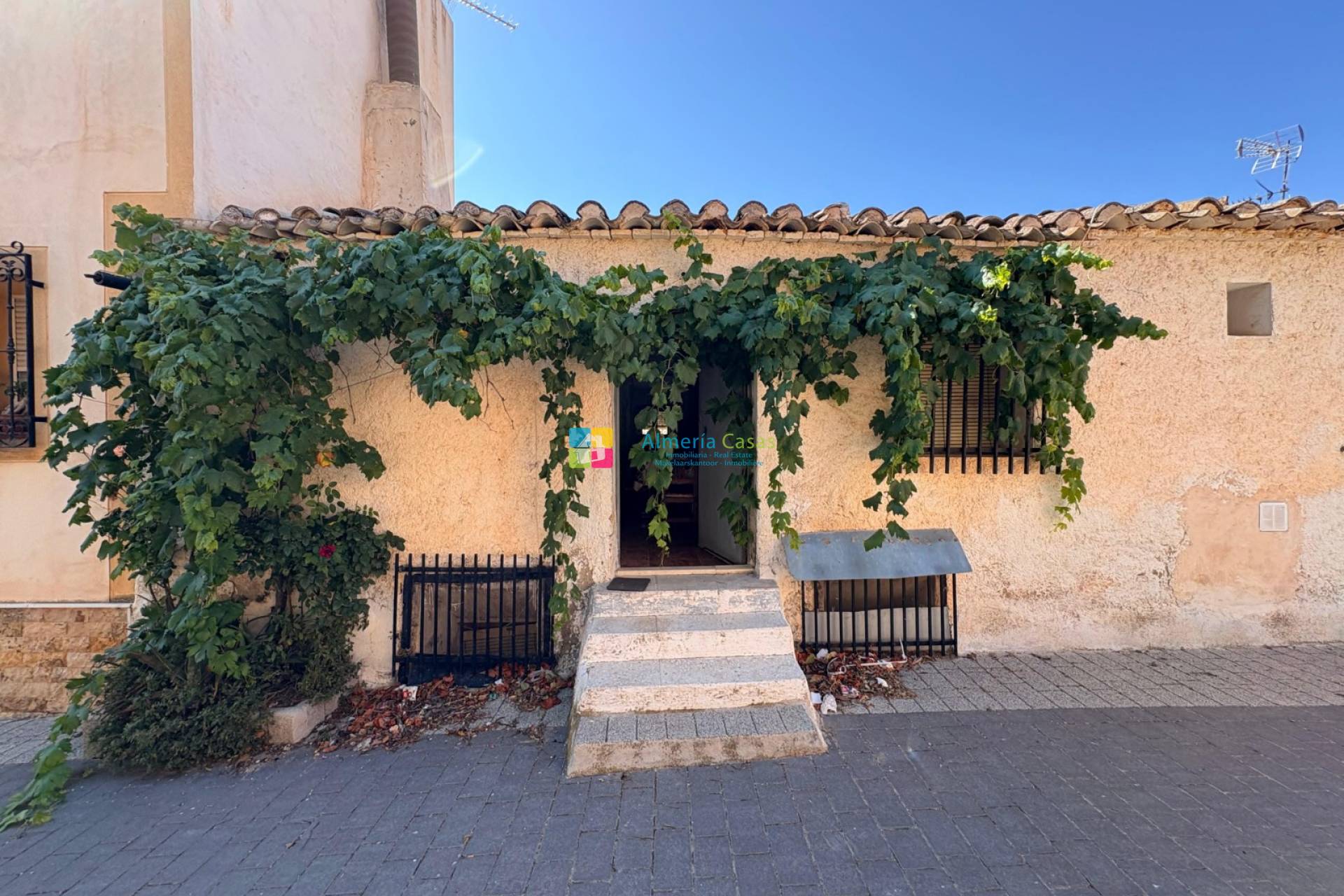 House in El Soriano - view 1