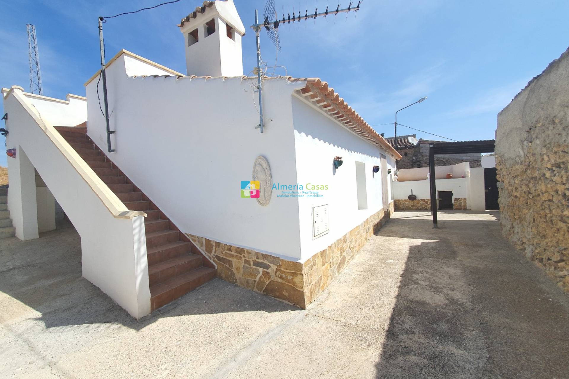 House in El Soriano - view 1