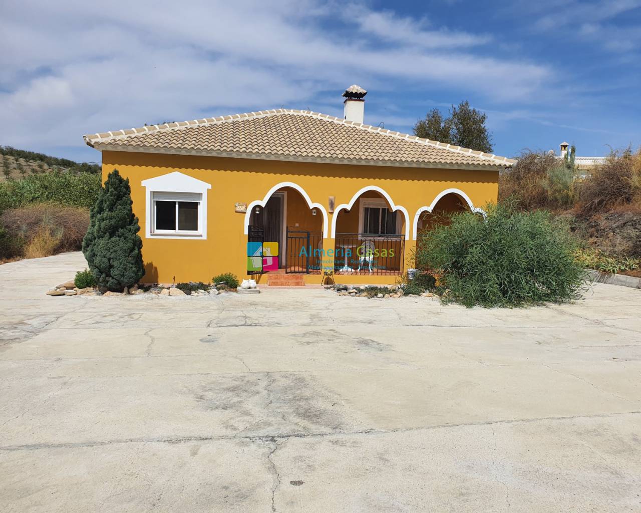 Villa in El Soriano - view 1
