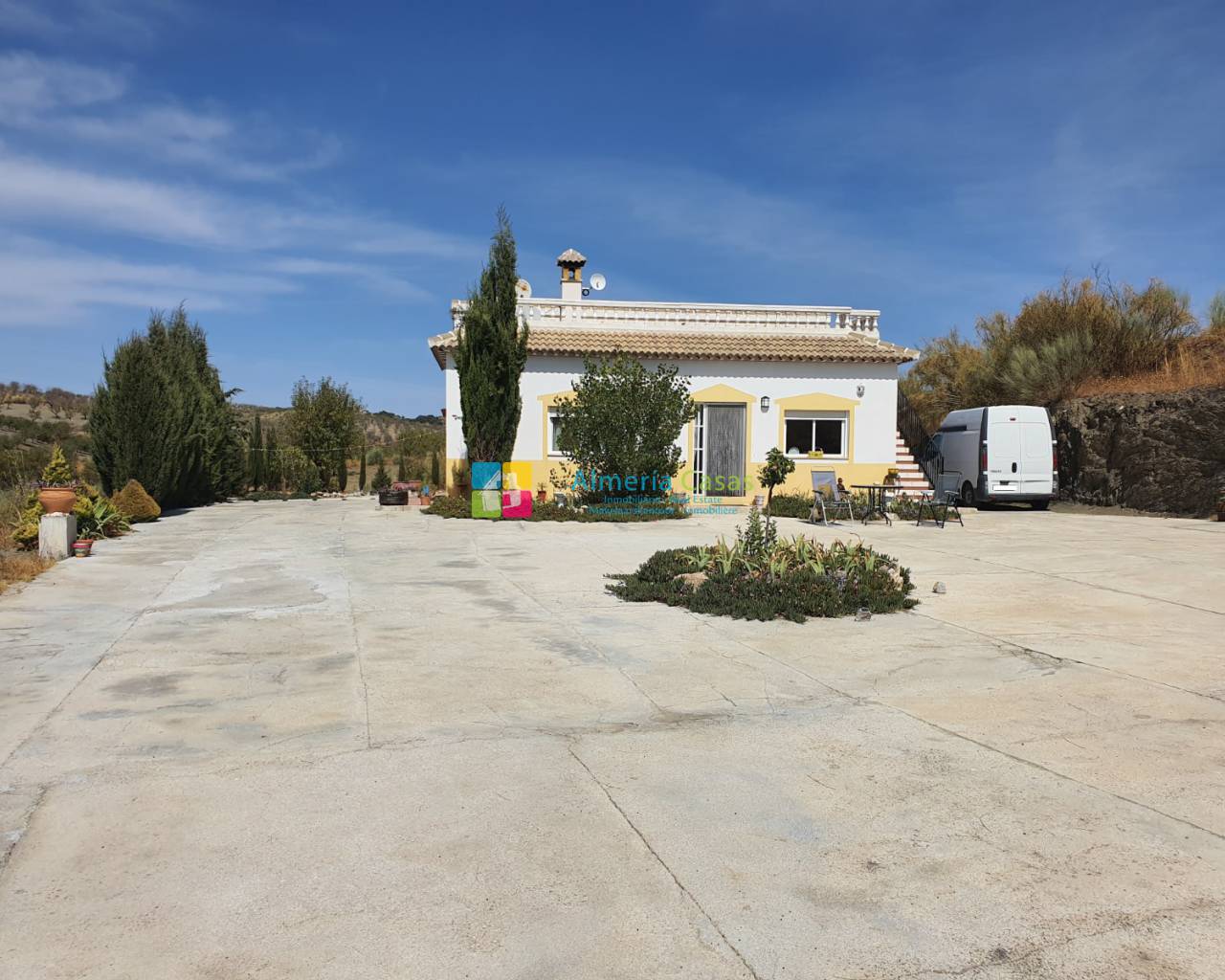 Villa in El Soriano - view 1