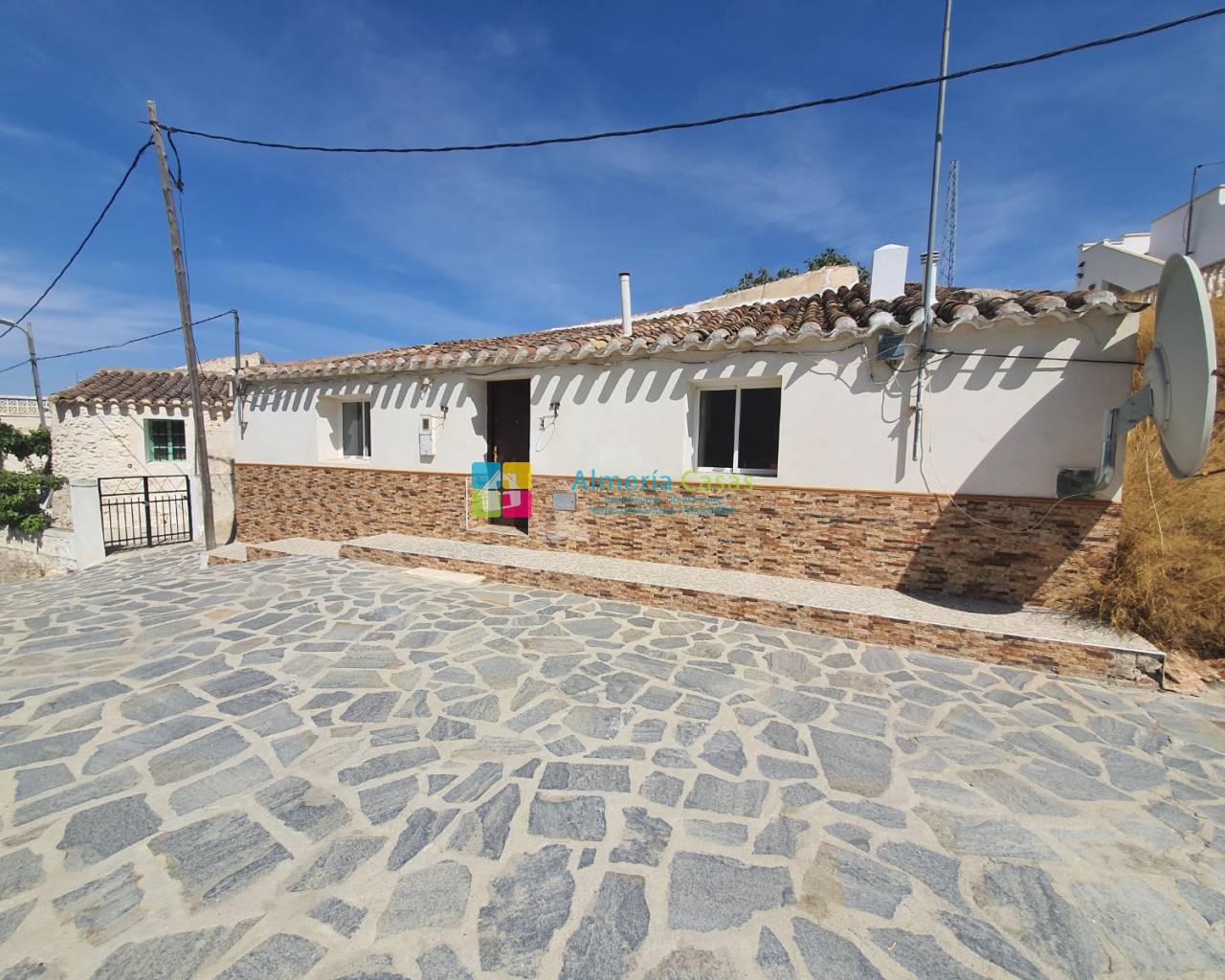 House in El Soriano - view 1
