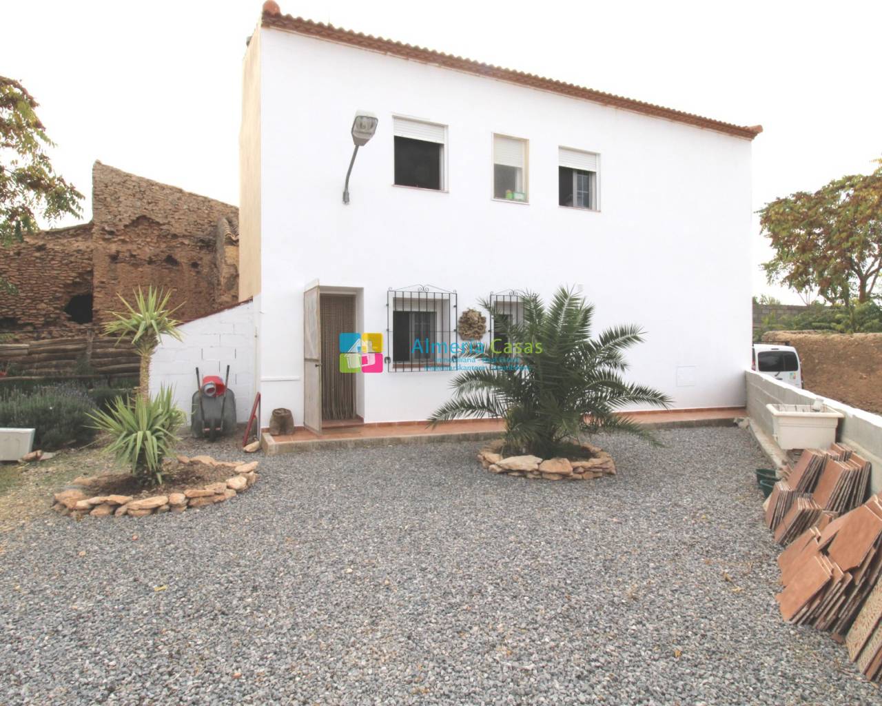 House in El Soriano - view 1