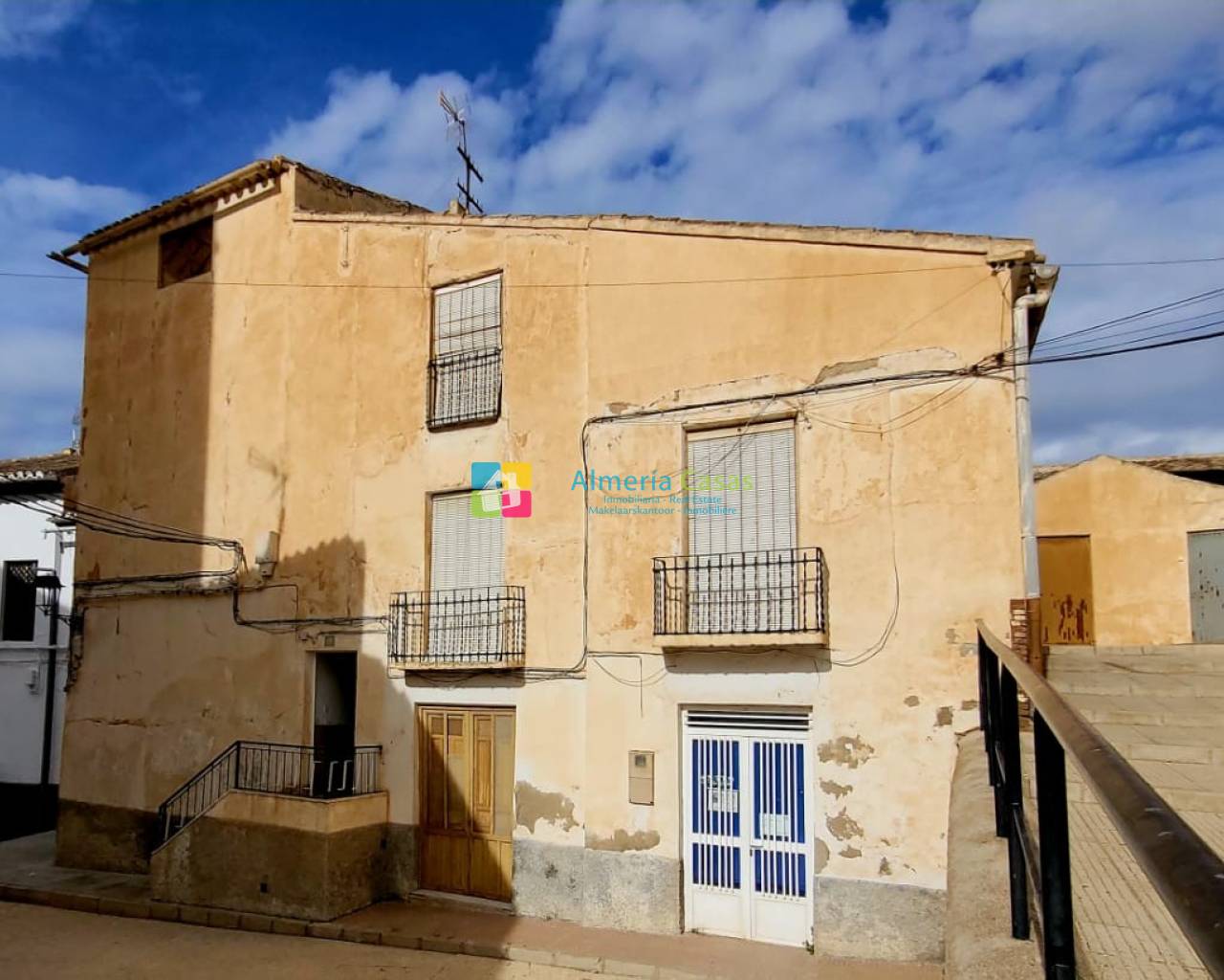 House in Cullar de Baza - view 1