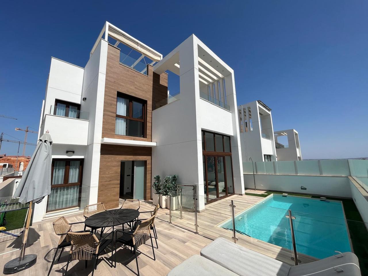 House in Alicante - view 1