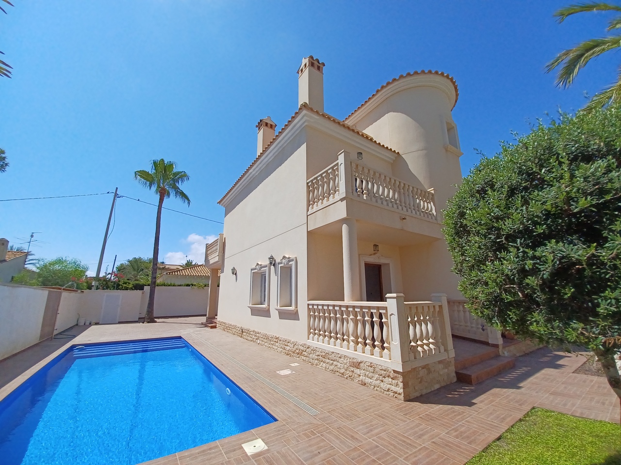House in Alicante - view 1