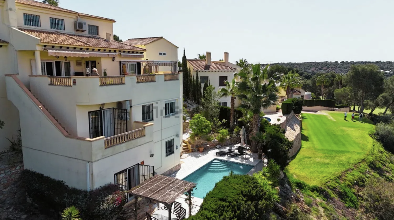 House in Villamartin - view 1