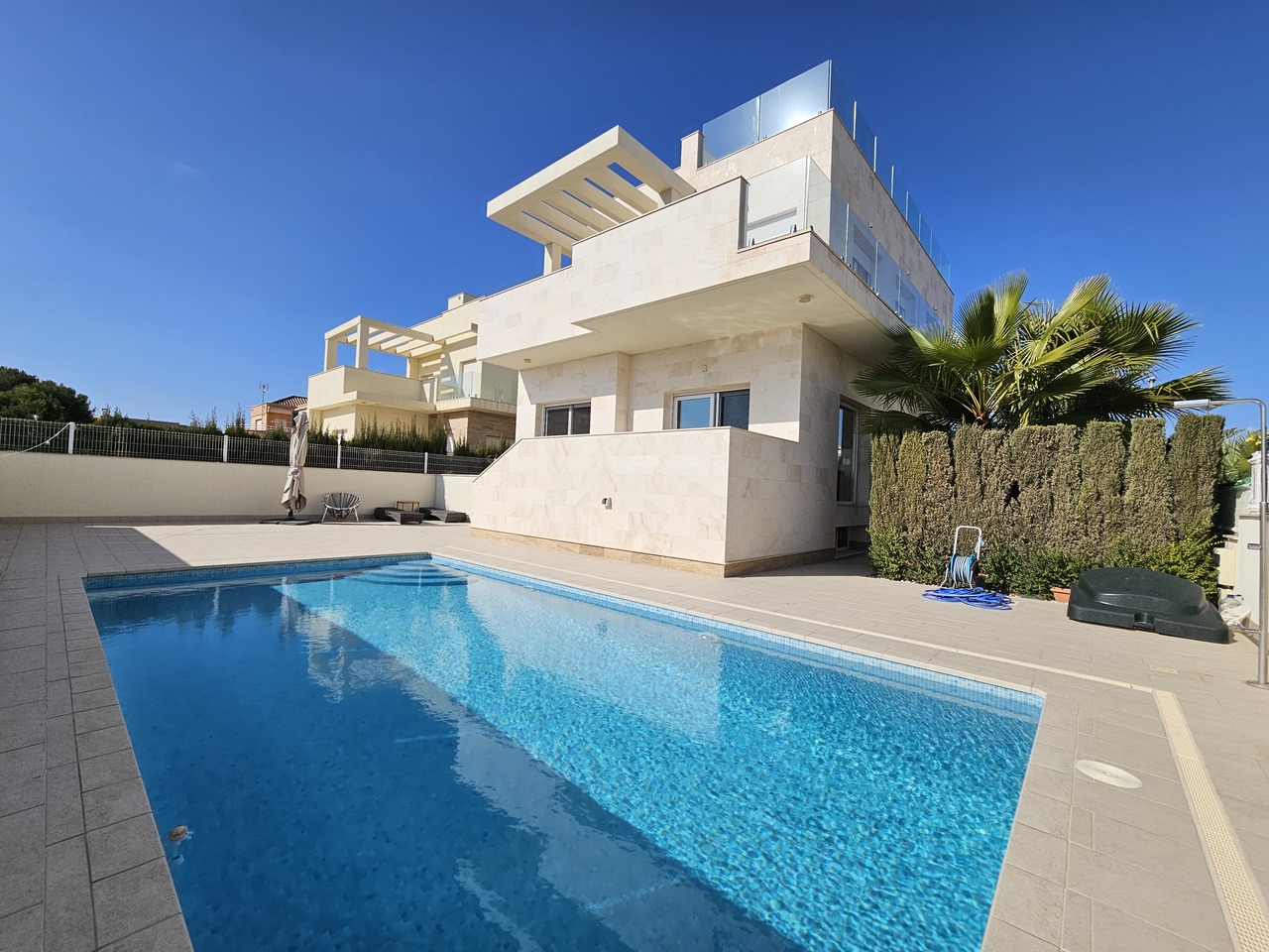House in Alicante - view 1