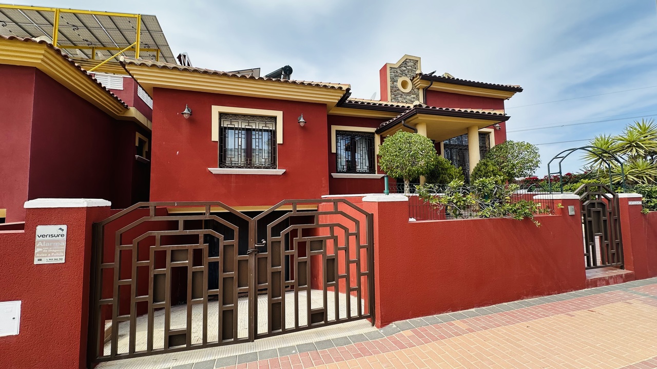 House in Alicante - view 1