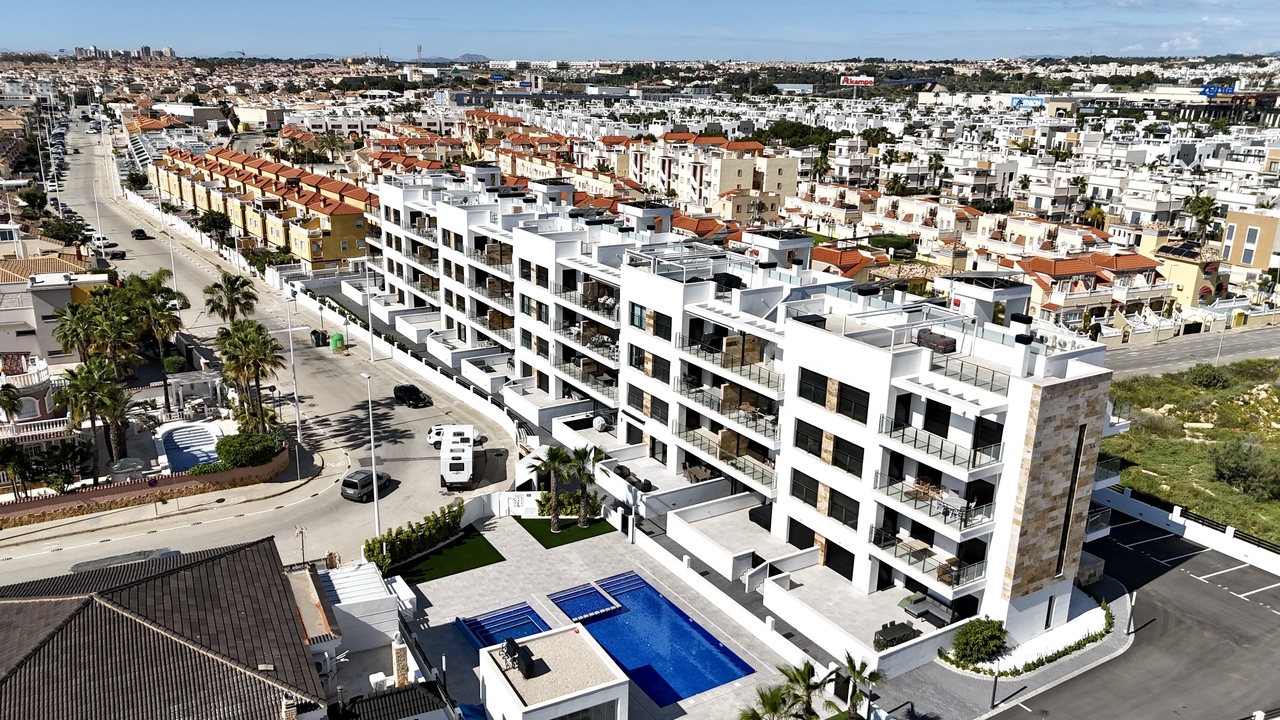 House in La Zenia - view 1