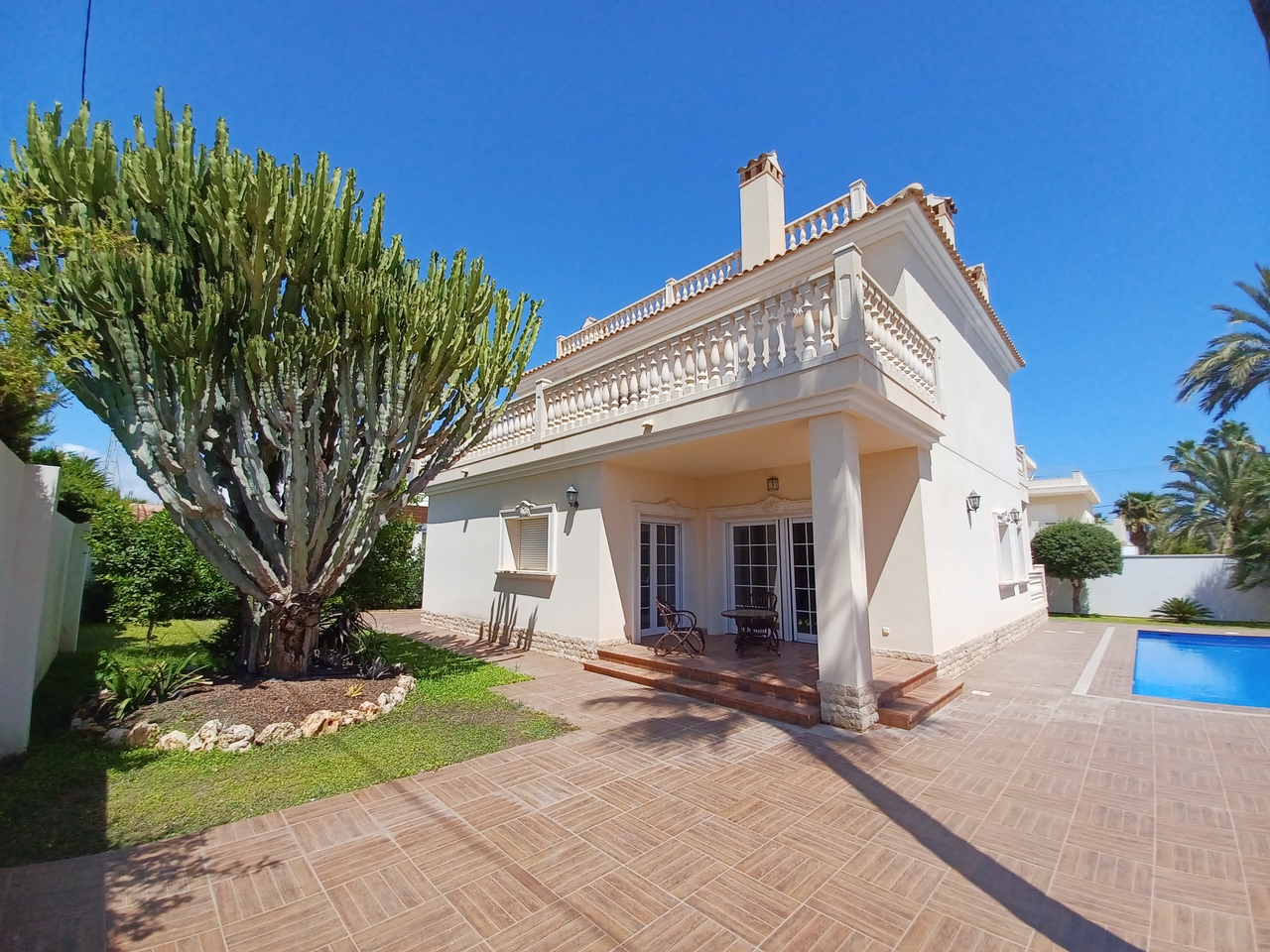 House in Alicante - view 1