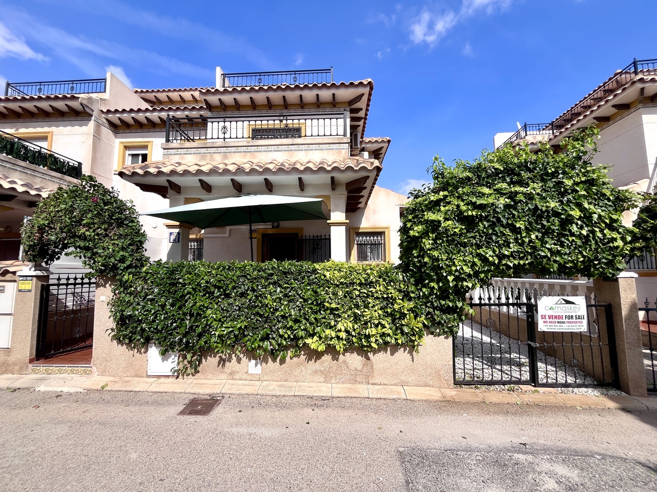 House in La Zenia - view 1