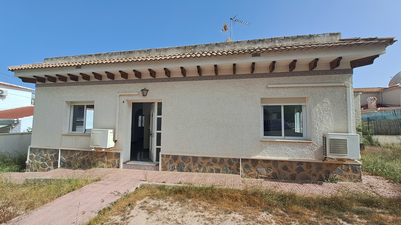 House in Villamartin - view 1