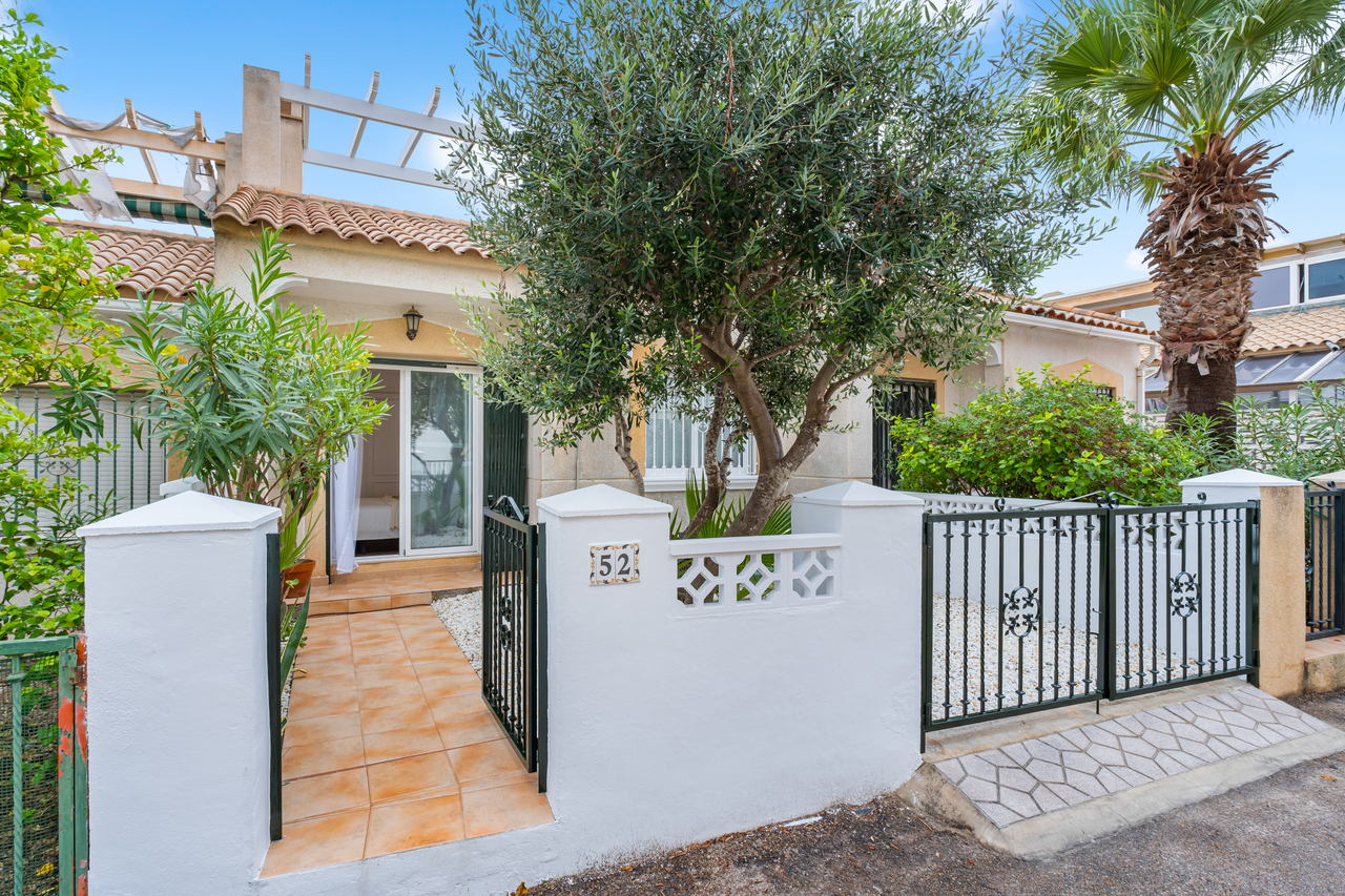 House in Villamartin - view 1