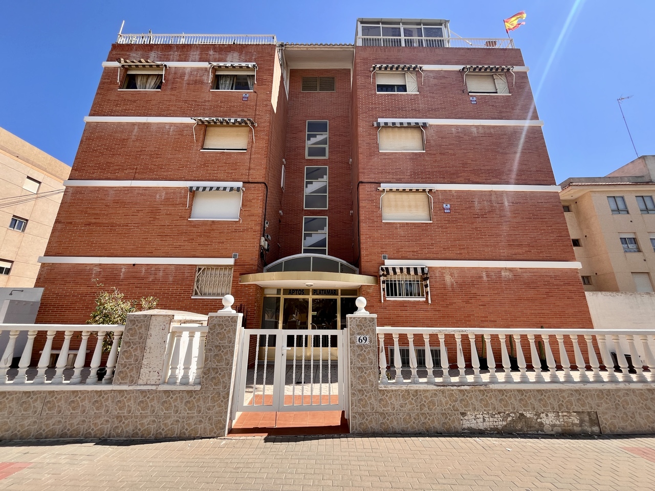 House in Guardamar del Segura - view 1