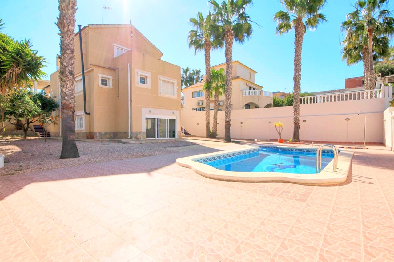House in Alicante - view 1