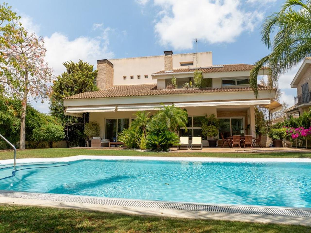 Villa in Murcia - view 1