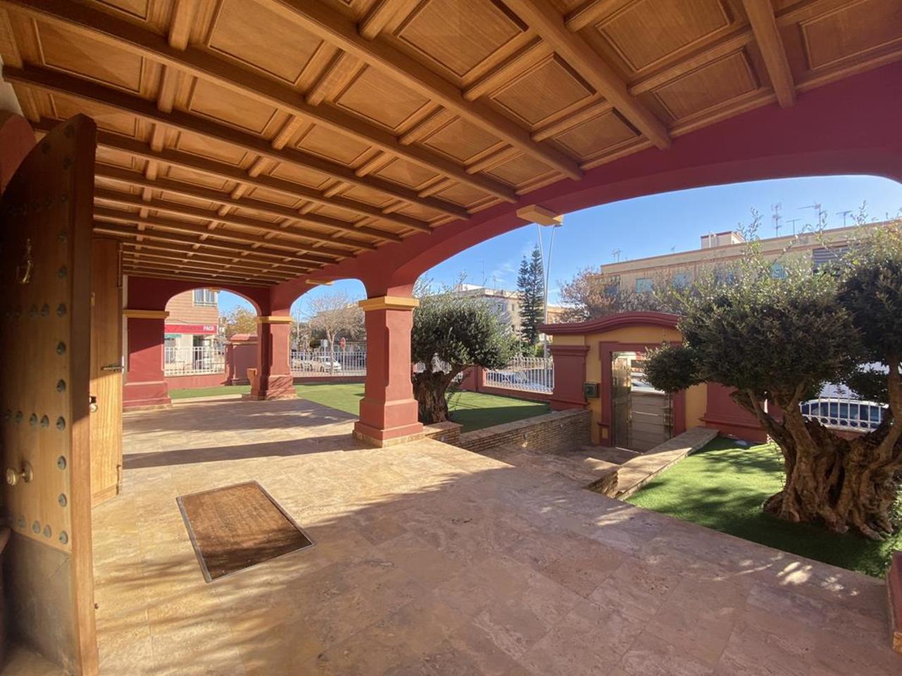 Villa in Santa Cruz - view 1