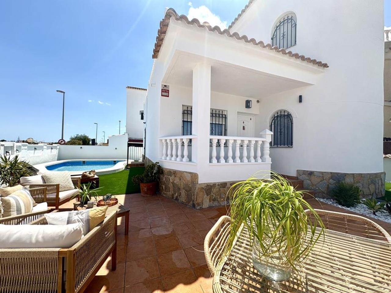Villa in Santa Cruz - view 1