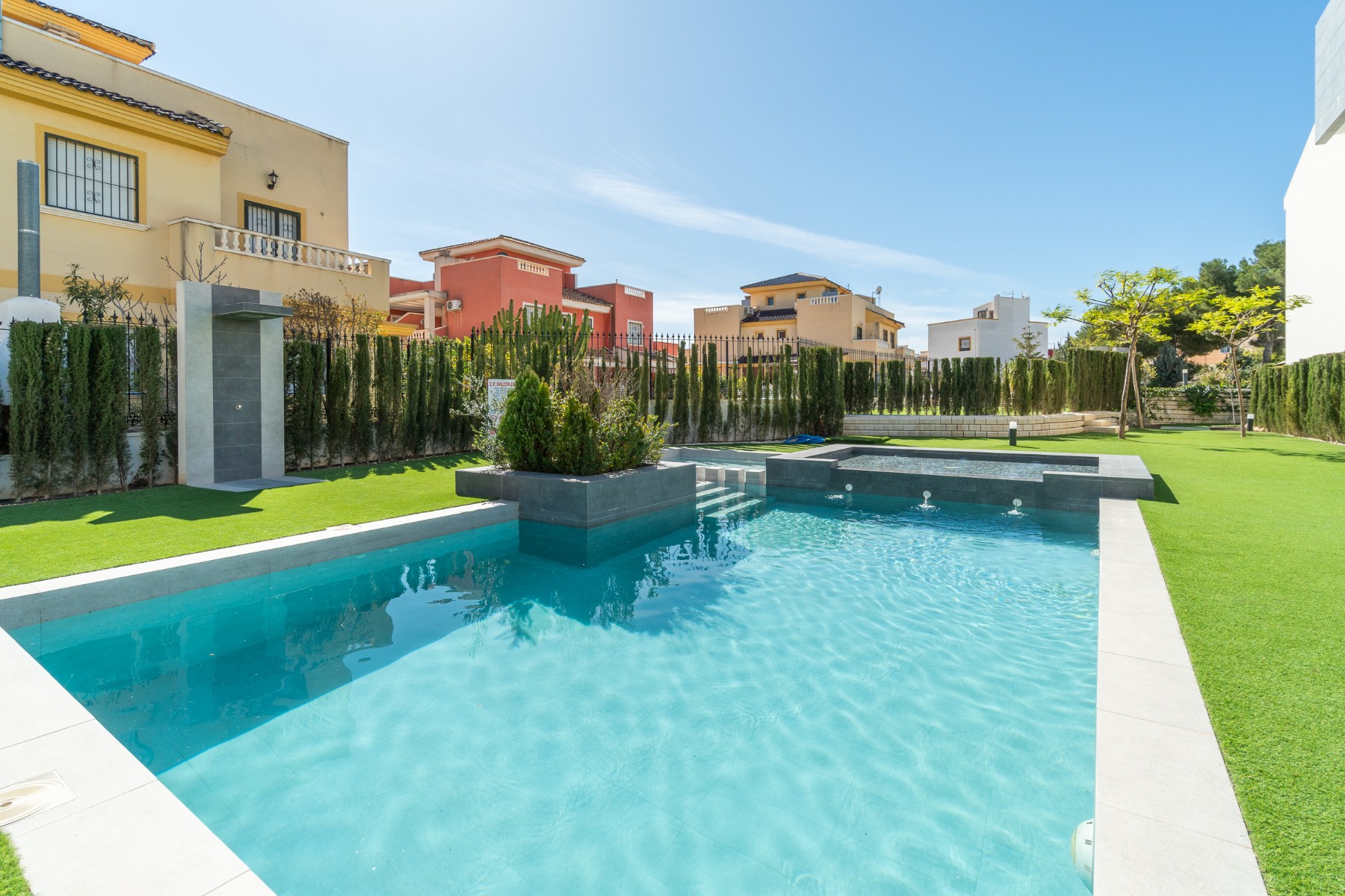 Apartment in Alicante - view 1