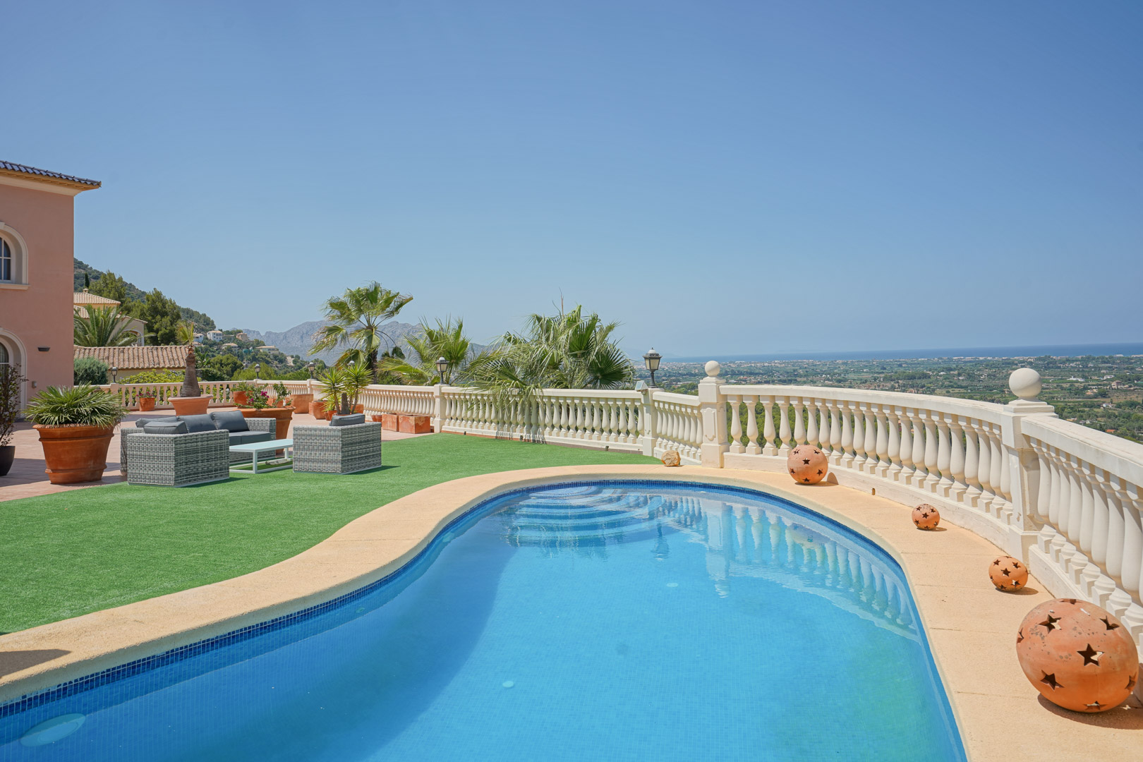 Villa in Alicante - view 1