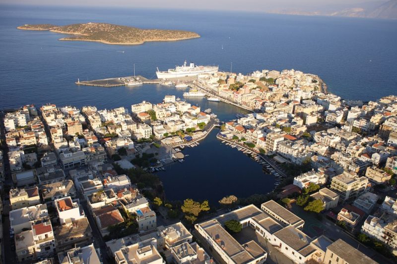 House in Agios Nikolaos - view 1