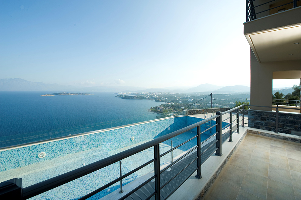 House in Agios Nikolaos - view 1