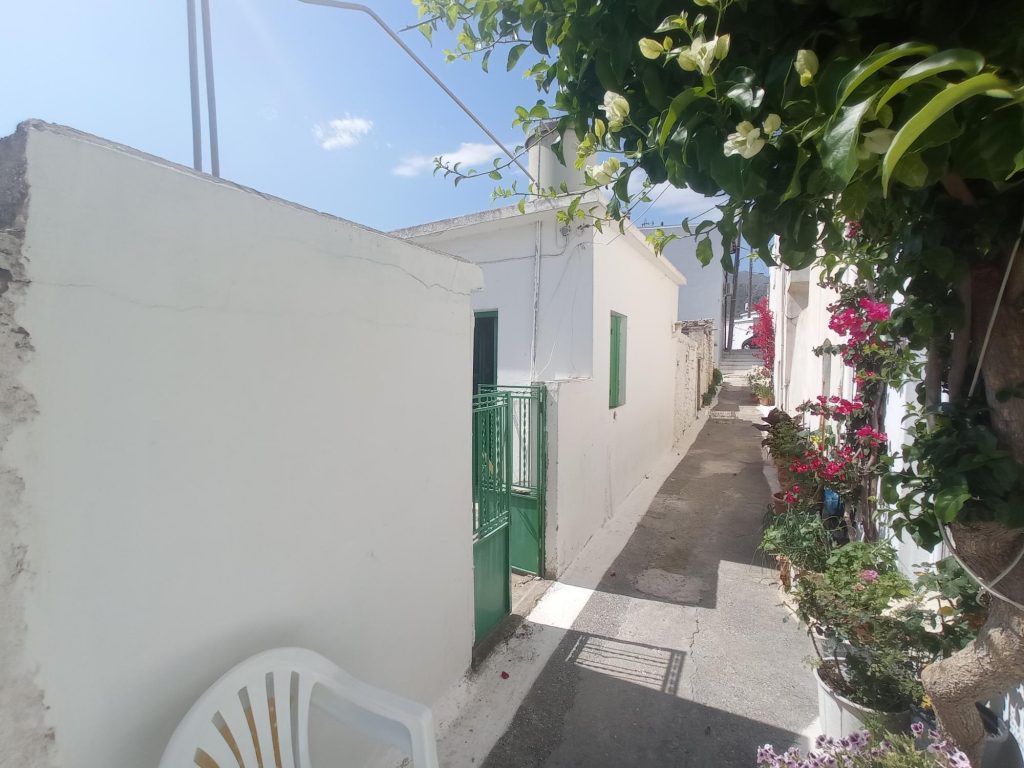 House in Tourloti - view 1