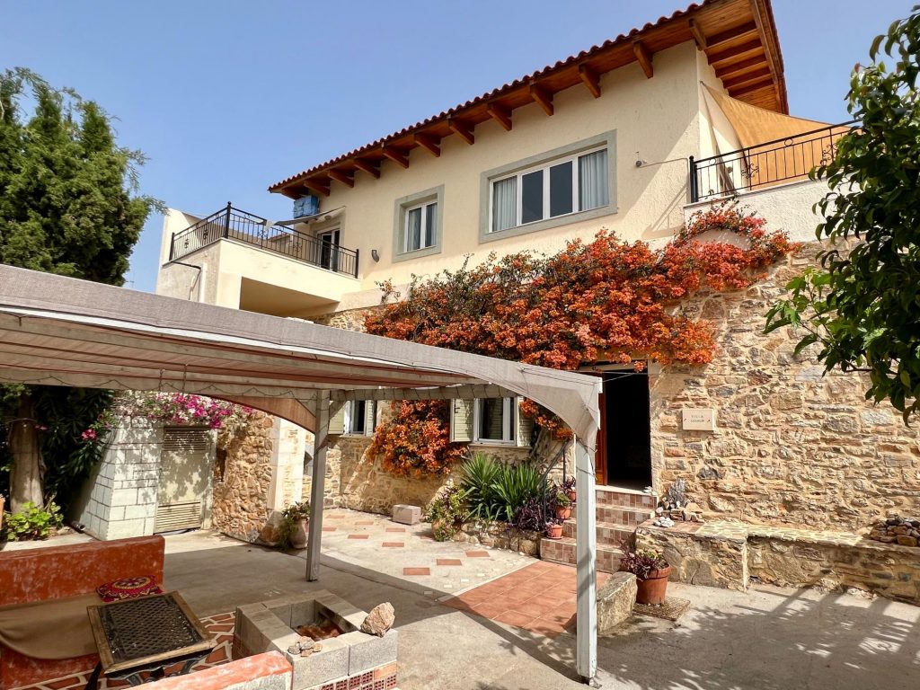 House in Agios Nikolaos - view 1