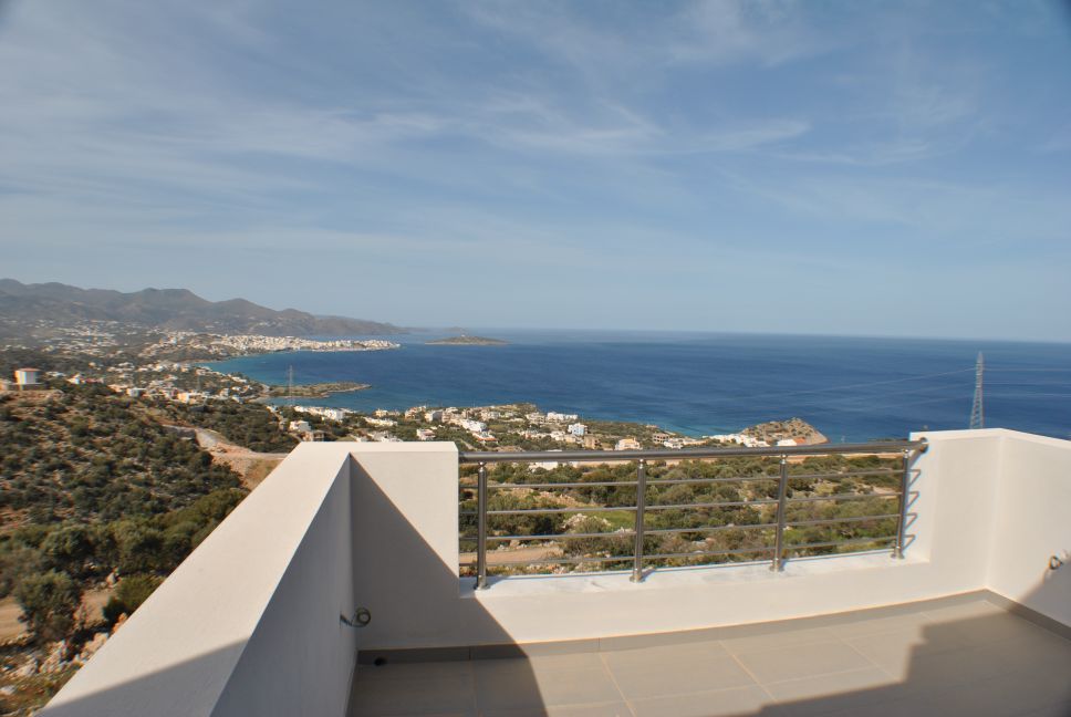 House in Agios Nikolaos - view 1