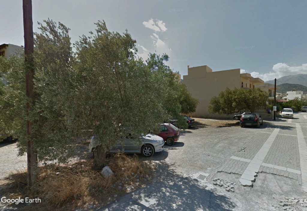 House in Agios Nikolaos - view 1