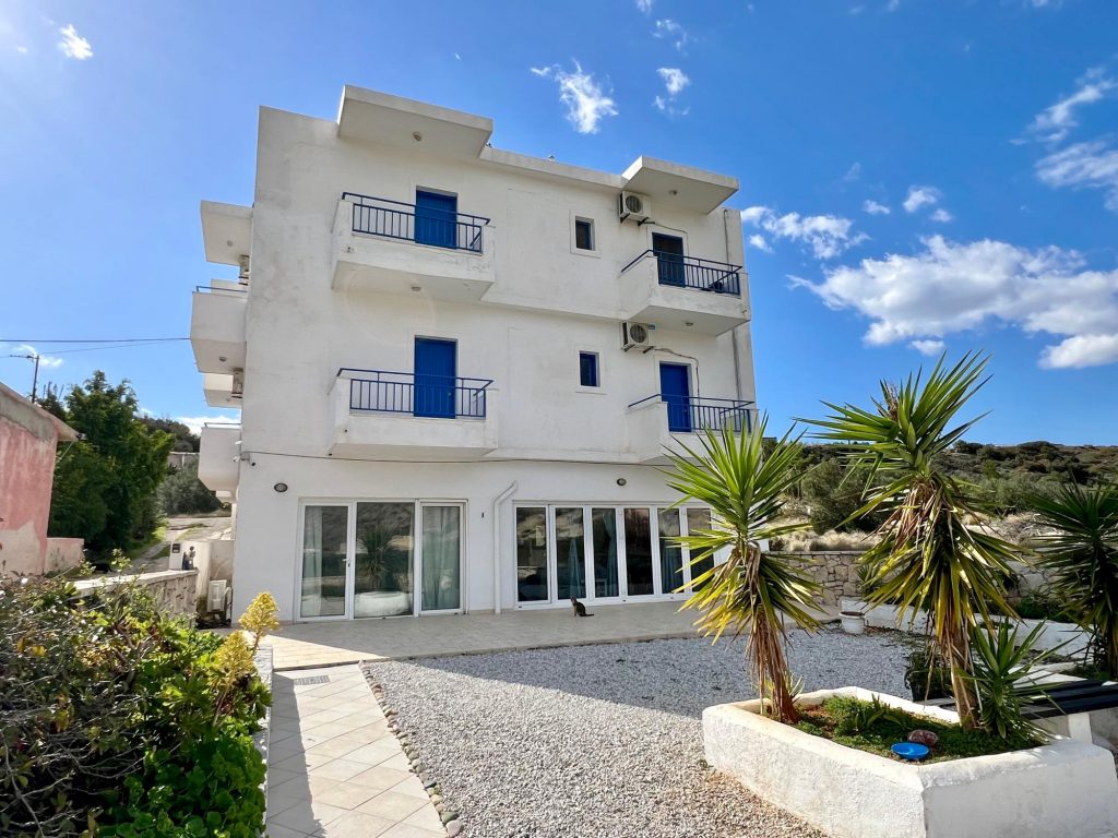 House in Makry-Gialos - view 1