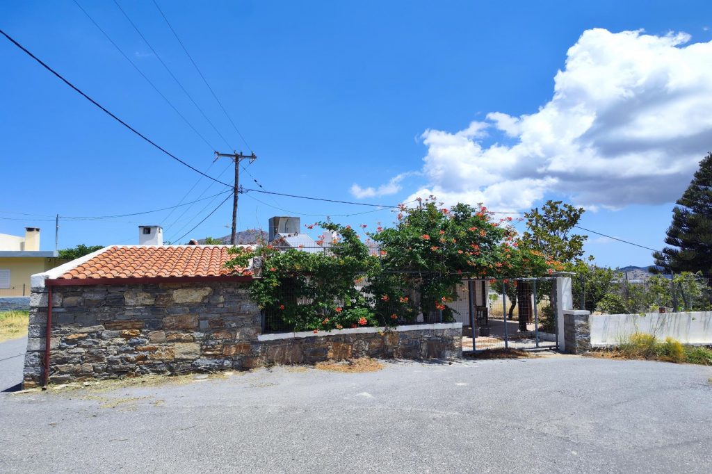 House in Neapoli - view 1