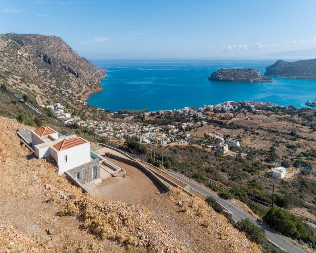 House in Agios Nikolaos - view 1
