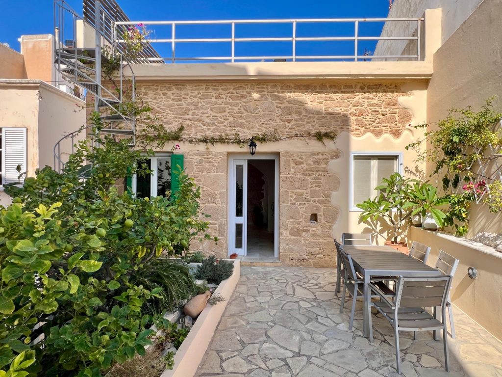 House in Kato Episkopi - view 1