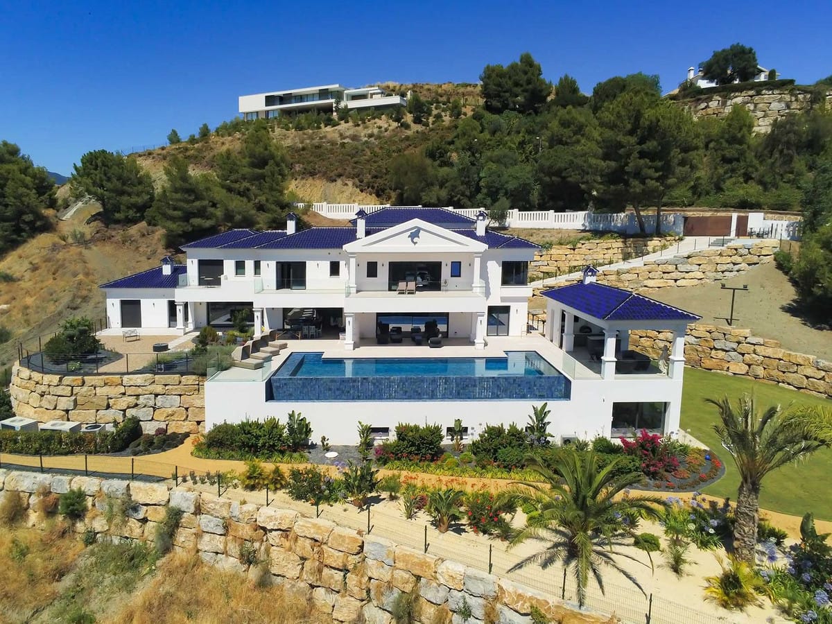 Villa in Benahavis - view 1