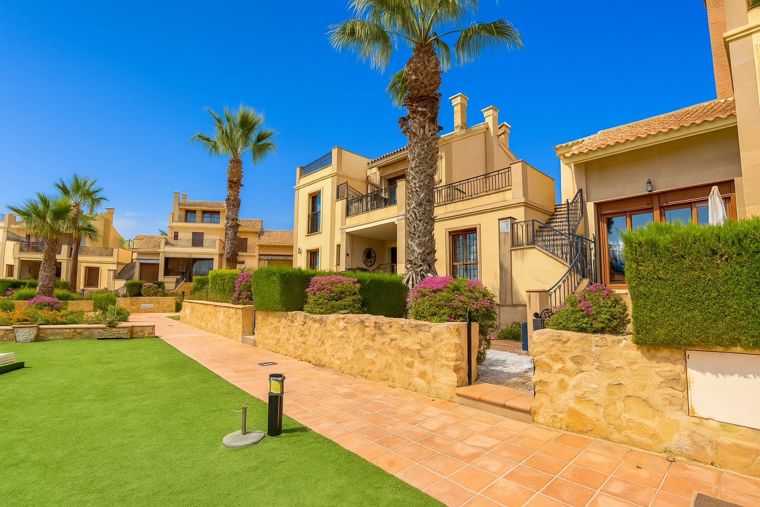 House in Algorfa - view 1